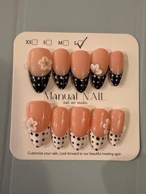 Black/White Polka Dot handmade acrylic Press-On Nail Set